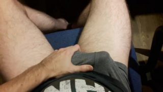 Большой член эротично дрочит брат