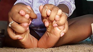 Pink toes oiled up w/ female orgasm