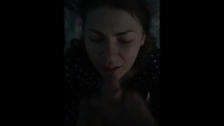 Жена Tanyaslut принимает сперму в рот