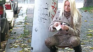 This naughty chick has the courage to pee on the street