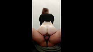 Culona porca mi cavalca il cazzo in vacanza