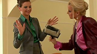 HORSEPLAY BECOMES LESBO PLAY