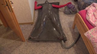 Selfbondage im Vakuumbett