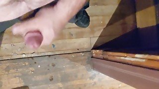 Sneaking some cum at the jobsite