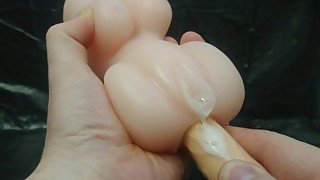 Игрушечная киска обильно кончает [мои игрушки]