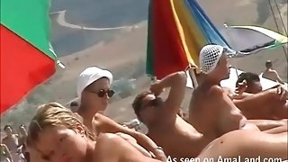 Voyeur on the beach films lots of hot ladies