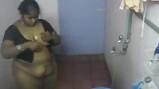 desi- south indian aunty bathing
