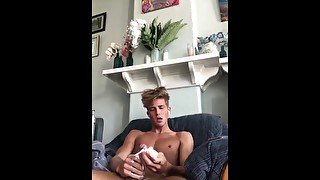 (Straight) Twink masturbates  - Onlyfans / noahgrantt