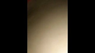 El mejor video anal casero del mundo. Espectacular milf latina puta cogiendo por el culo. Squirt