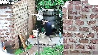 Watch this two hot Sri Lankan lady getting bath in outdoor