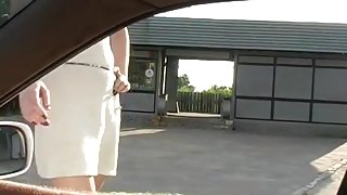 slut sucks in the car