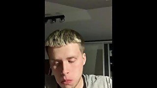 Zamiast się masturbować to oglądasz filmik jak jem kolacje 