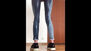 couldnt hold it anymore and piss down my legs