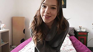 Real Girl Next Door!! Teeny zeigt sich das erste mal nackt