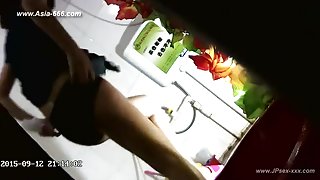 chinese girls go to toilet.43