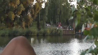 Nasses Fickvieh an der Spree hart gefistet! Extrem Public!