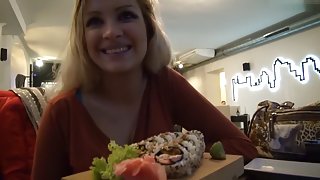 Amateur couples vid shows me get a facial from my bf