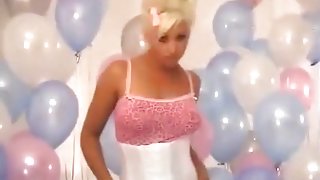 100 Balloons & 1 Blonde