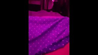 Me toco (trato de no gemir)