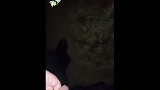 Draußen pissen - Der Stiefel