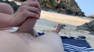 TEEN GIVES STRANGER HANDJOB ON PUBLIC BEACH POV *RISKY*