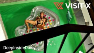 VISIT-X Betrunken nach Poolparty bei Dildospielchen erwischt