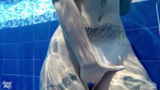 Feeling myself underwater... some quick fun before everybody gets in!