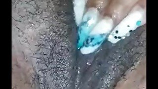 Ebony masterbates til she cum