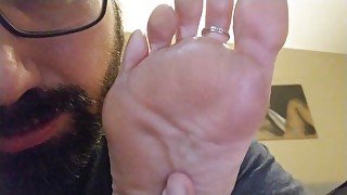 BBW chubby redhead wife ignore's husband while playing pubg mobile as he touches her feet