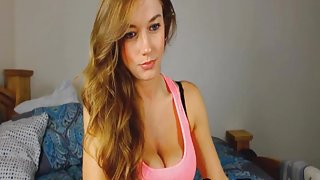 Gorgeous Webcam Babe Finger Herself Till She Squirt