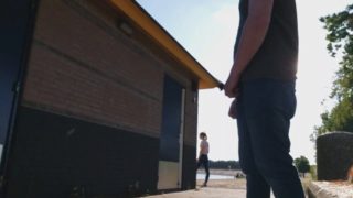 FLASHING girl in TIGHT JEANS at the BEACH toilet