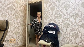 Мачеха совратила меня, пока мы были дома одни