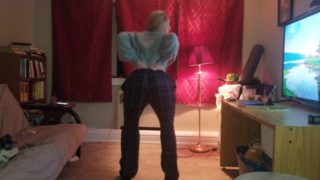  sexy girl with big ass strips and shows tits 