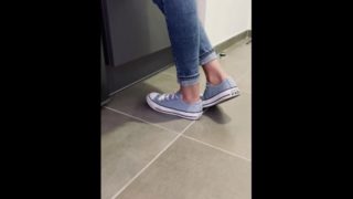 Converse Shoepay in tight jeans in the kitchen