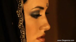 She Likes Getting Naked For You