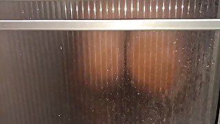 VEO EN EL BAÑO, LE DOY UNA BUENA SORPRESA