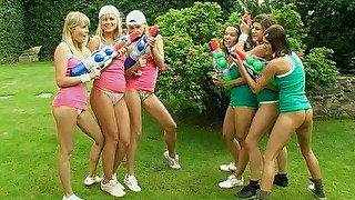 Hot pretty teens switch grom plyaing with water guns to teasing fresh pussies