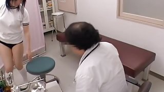 Sexy asian cunt fingered by the doctor in real gyno video