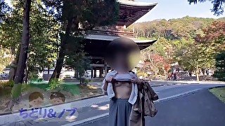 観光地でおっぱいを露出する美人日本人女性 Vo.1