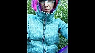 Milf piss outdoors in the bushes, waterside